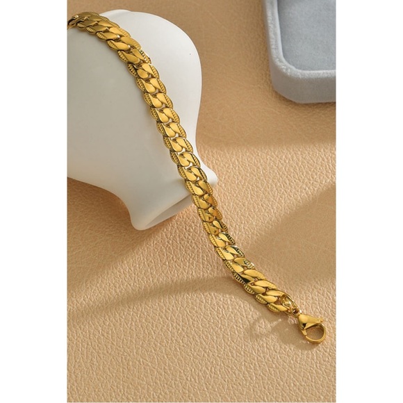 Stainless Steel Curb Chain Bracelet - Picture 3 of 4